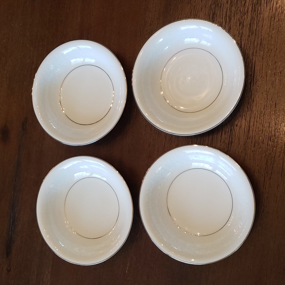 Mikasa Fine China Bridal Veil Fruit/Desert/Sauce Bowl